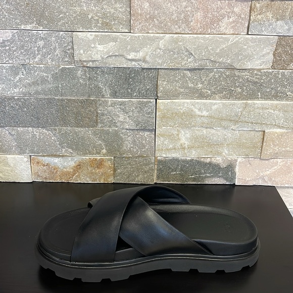 UGG Men's Capitola Cross Slide - Picture 6 of 7